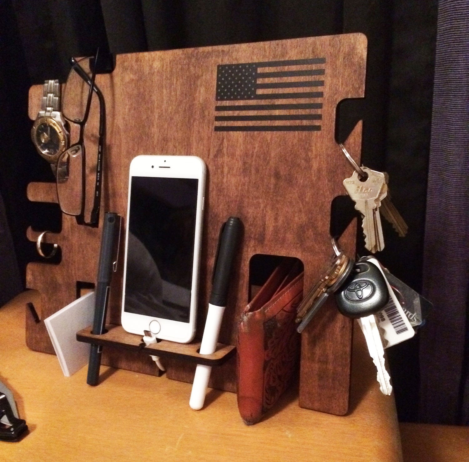 Men's Organizer/Docking Station w/Flag