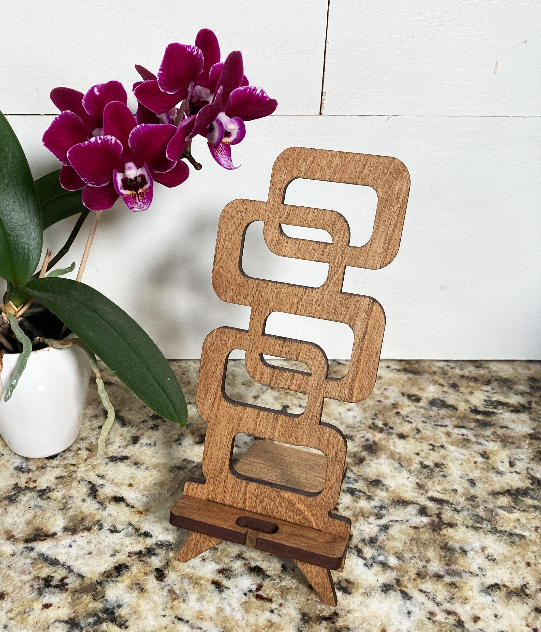The Martin Retro Phone Stand/Docking Station