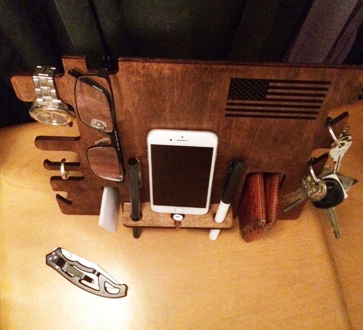 Men's Organizer/Docking Station w/Flag